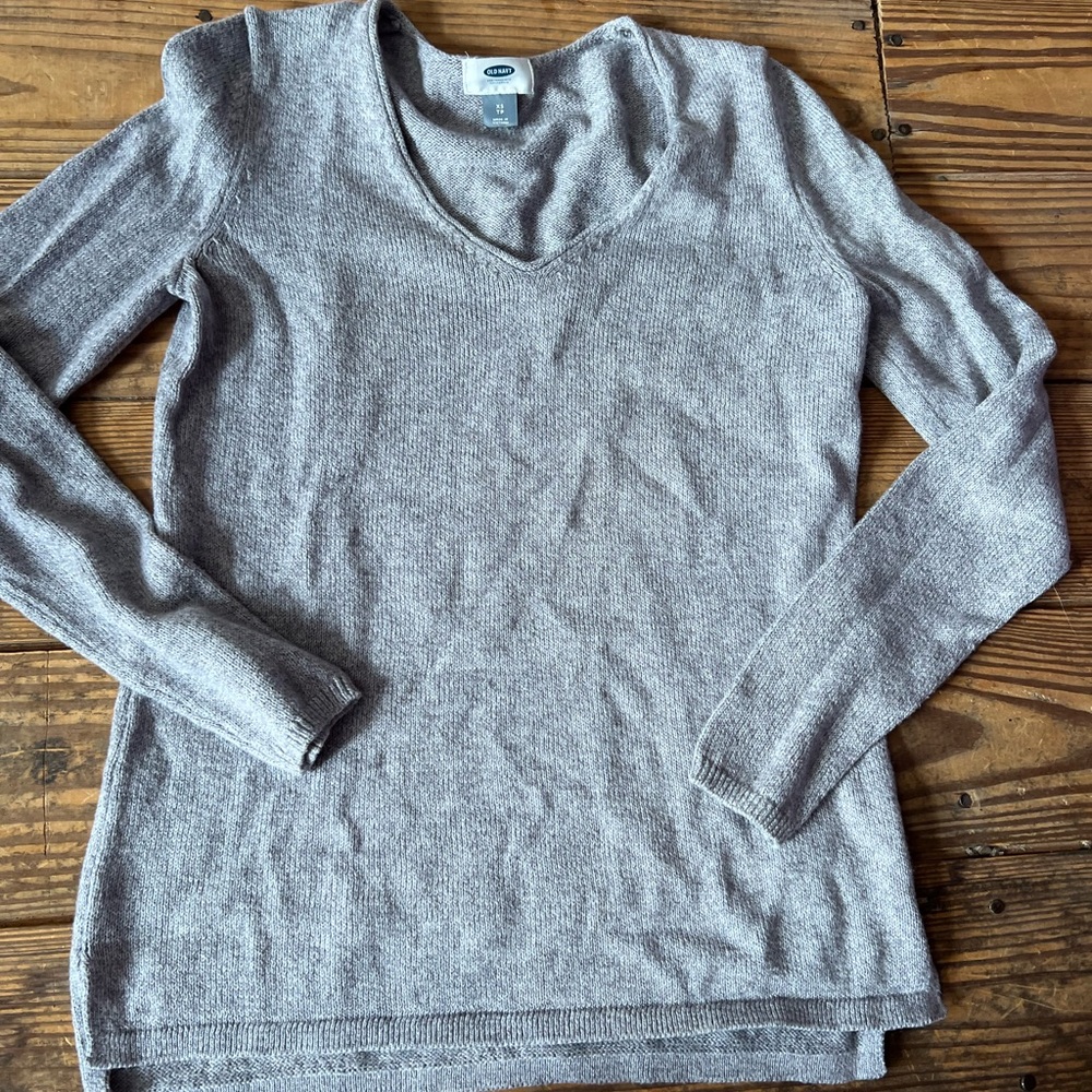 Old Navy Light Gray V-Neck Sweater